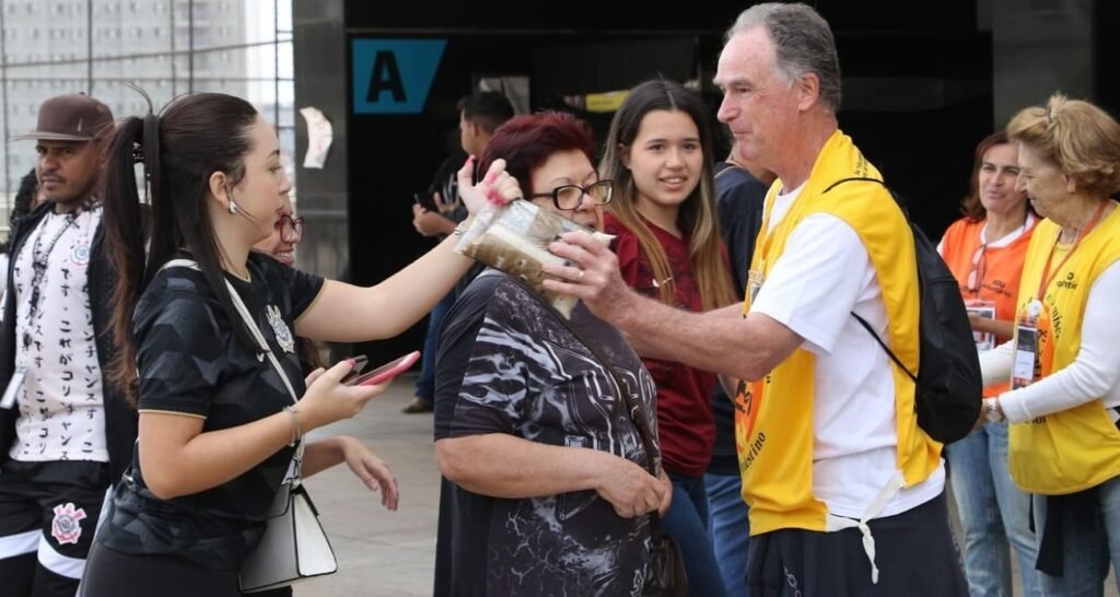 Treino aberto arrecada 12 toneladas de alimentos na Neo Química Arena corinthiana (1)